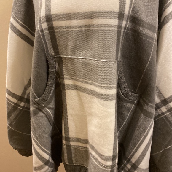 Coco & Carmen turtleneck poncho - Picture 5 of 11